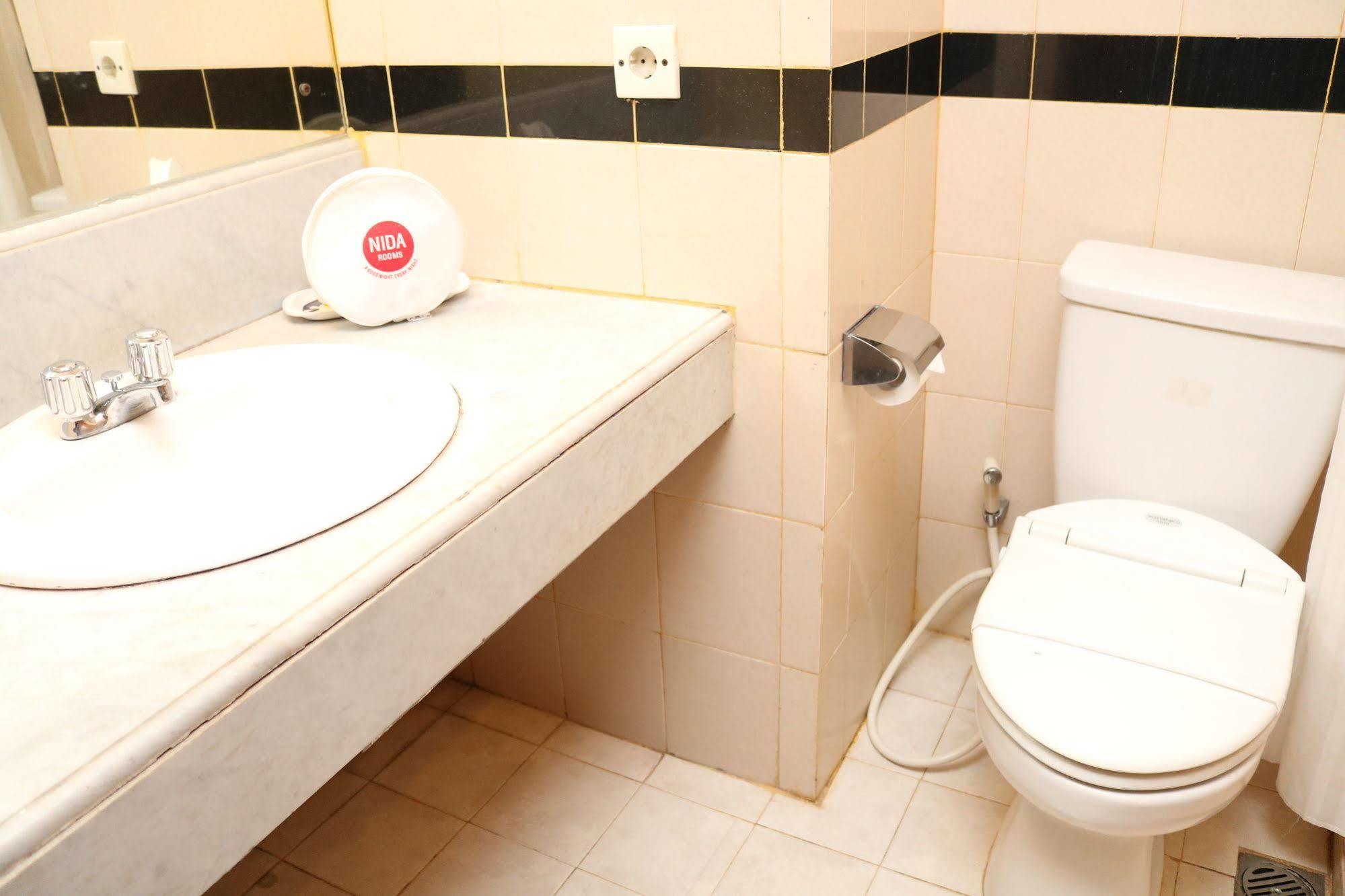Nida Kramat Raya Hotel 2*